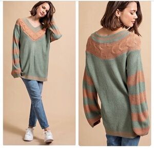 NWT GIGIO S l/s Dusty sage green and burnt coral tunic. V-neck.